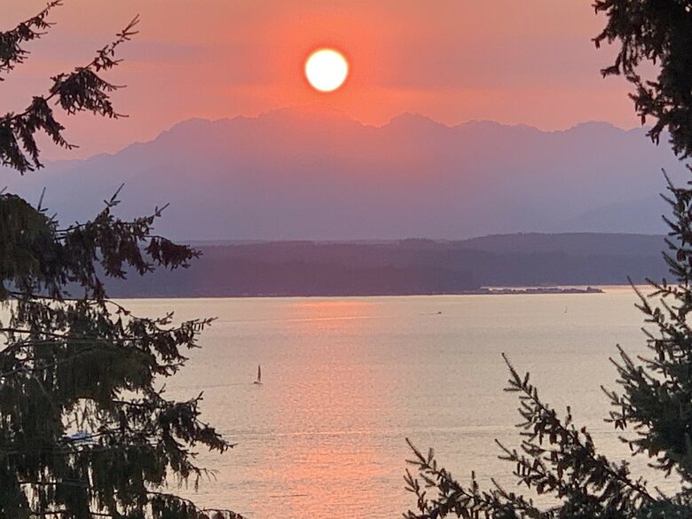 Golden Sunset Villa - Seattle, Washington