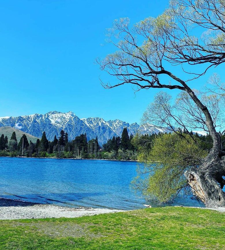 Queenstown home with stunning views and space for the family - Queenstown, New Zealand