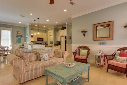 Sandestin Bungalow with a Golf Cart - Destin, Florida