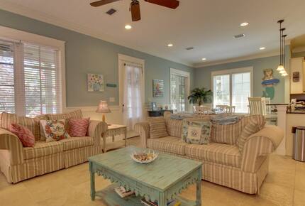 Sandestin Bungalow with a Golf Cart - Destin, Florida