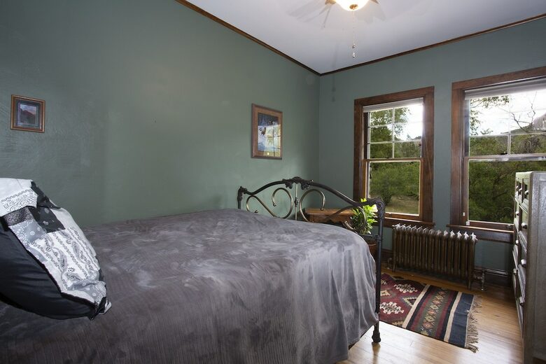 Classic 1900's Rocky Mountain Retreat - Glenwood Springs, Colorado