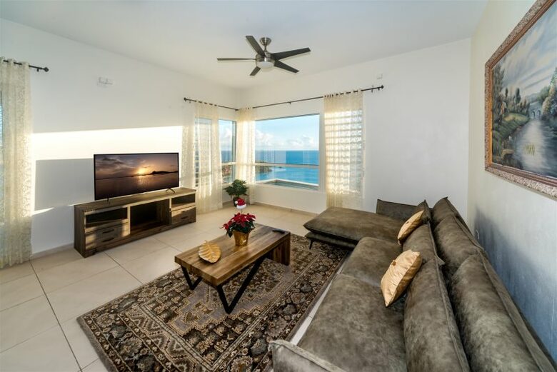 Quintess Collection - Little Bay - Little Bay, Sint Maarten (Dutch part)