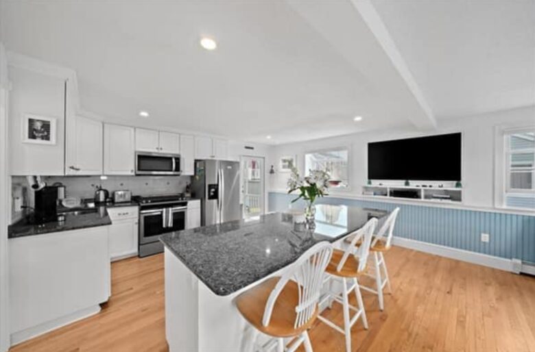 Windansea Getaway at Duxbury Beach - Duxbury, Massachusetts