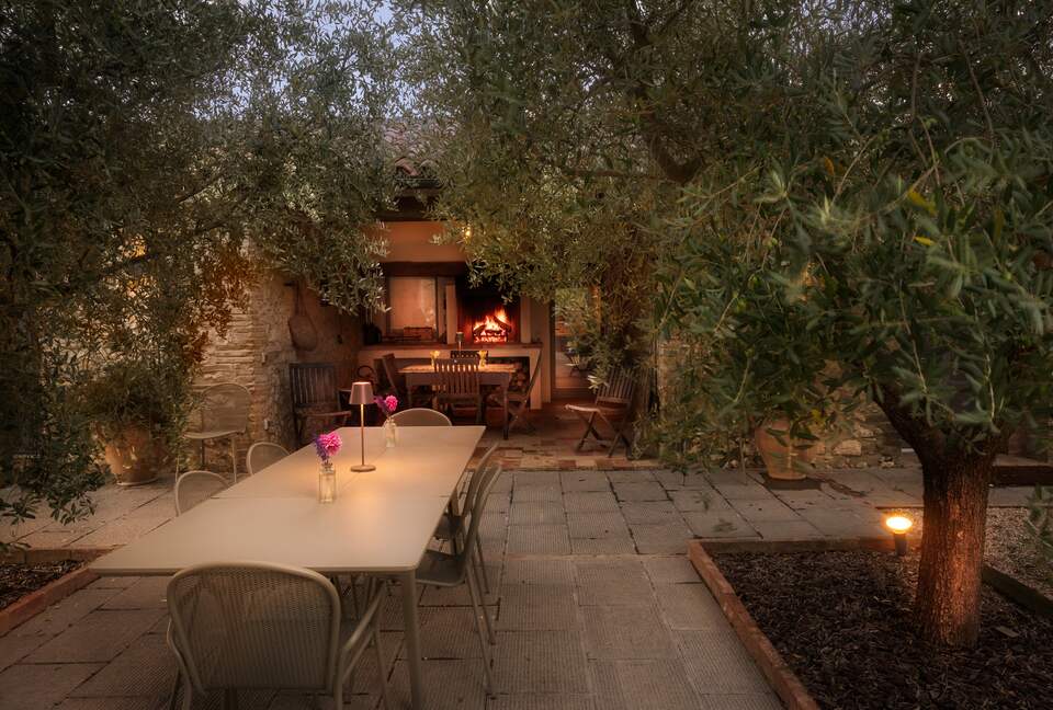 Alfresco dining for 10