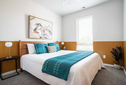 "Happy Trails" Chic Condo Close to downtown, beach and bike trail - Traverse City, Michigan