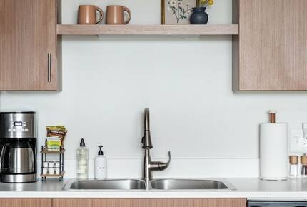 "Happy Trails" Chic Condo Close to downtown, beach and bike trail - Traverse City, Michigan