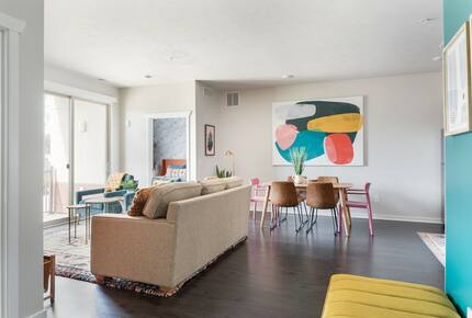 "Happy Trails" Chic Condo Close to downtown, beach and bike trail - Traverse City, Michigan