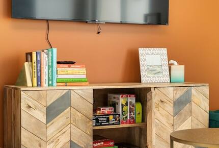 "Happy Trails" Chic Condo Close to downtown, beach and bike trail - Traverse City, Michigan