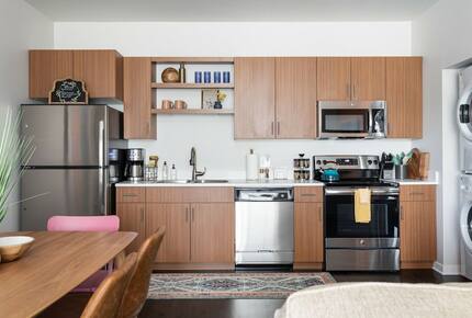 "Happy Trails" Chic Condo Close to downtown, beach and bike trail - Traverse City, Michigan