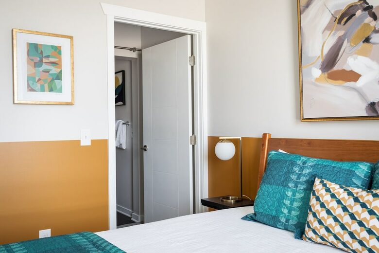 "Happy Trails" Chic Condo Close to downtown, beach and bike trail - Traverse City, Michigan