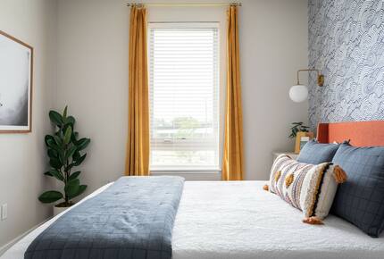 "Happy Trails" Chic Condo Close to downtown, beach and bike trail - Traverse City, Michigan