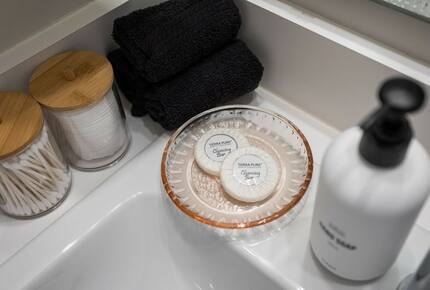 "Happy Trails" Chic Condo Close to downtown, beach and bike trail - Traverse City, Michigan