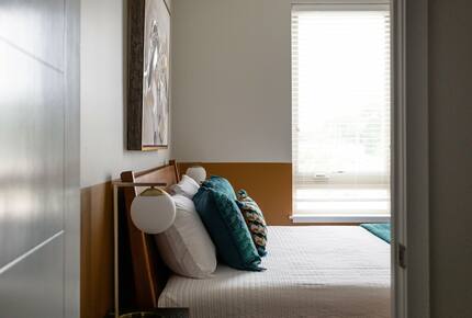 "Happy Trails" Chic Condo Close to downtown, beach and bike trail - Traverse City, Michigan