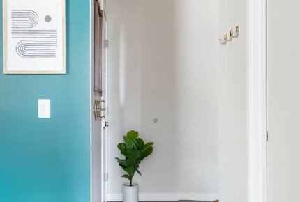 "Happy Trails" Chic Condo Close to downtown, beach and bike trail - Traverse City, Michigan