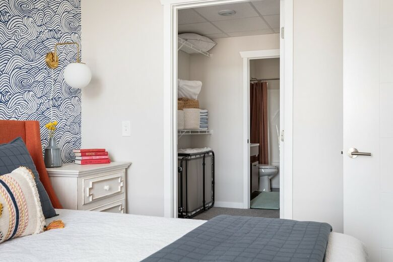 "Happy Trails" Chic Condo Close to downtown, beach and bike trail - Traverse City, Michigan