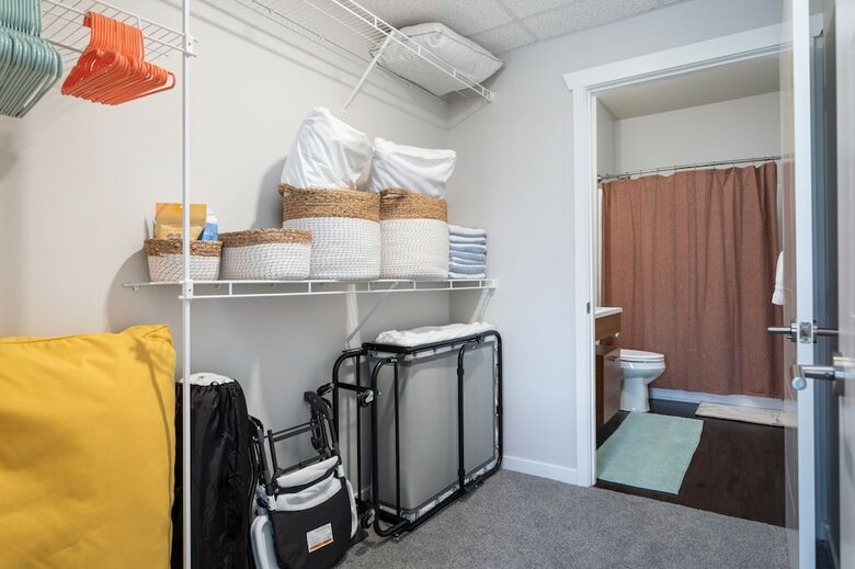 "Happy Trails" Chic Condo Close to downtown, beach and bike trail - Traverse City, Michigan