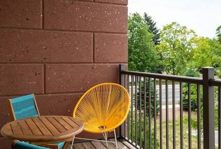 "Happy Trails" Chic Condo Close to downtown, beach and bike trail - Traverse City, Michigan