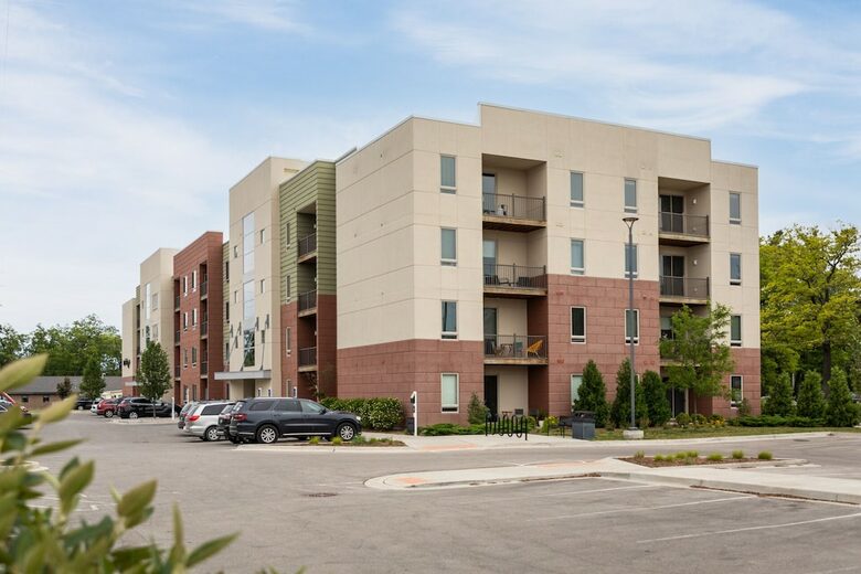 "Happy Trails" Chic Condo Close to downtown, beach and bike trail - Traverse City, Michigan