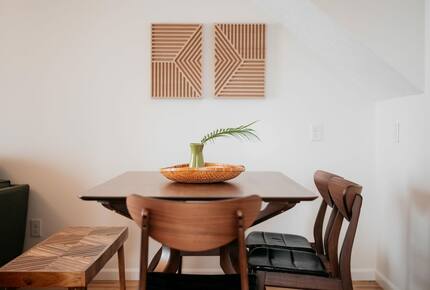 Japandi on Eighth | Three Bedroom near downtown, beach, and wineries! - Traverse City, Michigan