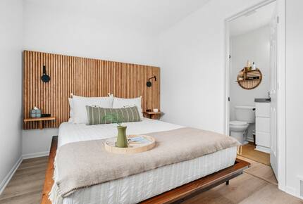 Japandi on Eighth | Three Bedroom near downtown, beach, and wineries! - Traverse City, Michigan