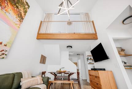 Japandi on Eighth | Three Bedroom near downtown, beach, and wineries! - Traverse City, Michigan