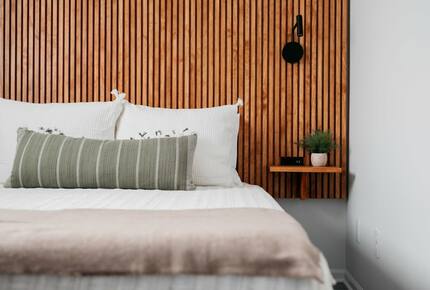 Japandi on Eighth | Three Bedroom near downtown, beach, and wineries! - Traverse City, Michigan