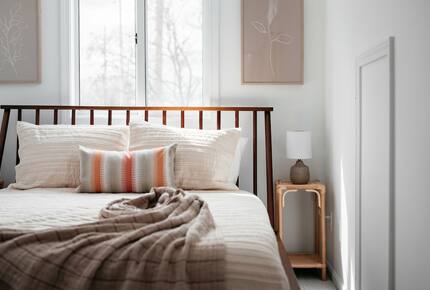 Japandi on Eighth | Three Bedroom near downtown, beach, and wineries! - Traverse City, Michigan