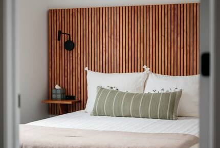 Japandi on Eighth | Three Bedroom near downtown, beach, and wineries! - Traverse City, Michigan