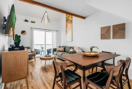 Japandi on Eighth | Three Bedroom near downtown, beach, and wineries! - Traverse City, Michigan