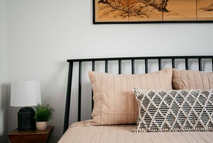 Japandi on Eighth | Three Bedroom near downtown, beach, and wineries! - Traverse City, Michigan