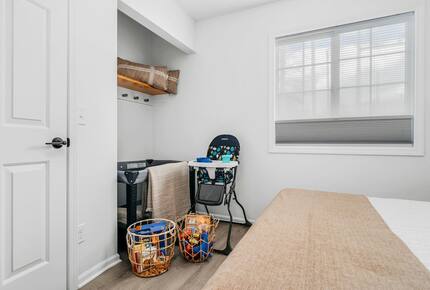 Japandi on Eighth | Three Bedroom near downtown, beach, and wineries! - Traverse City, Michigan