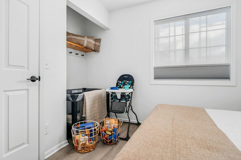 Japandi on Eighth | Three Bedroom near downtown, beach, and wineries! - Traverse City, Michigan