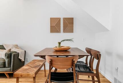 Japandi on Eighth | Three Bedroom near downtown, beach, and wineries! - Traverse City, Michigan