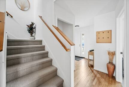 Japandi on Eighth | Three Bedroom near downtown, beach, and wineries! - Traverse City, Michigan