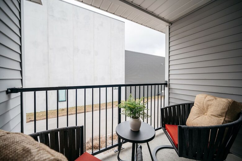 Japandi on Eighth | Three Bedroom near downtown, beach, and wineries! - Traverse City, Michigan