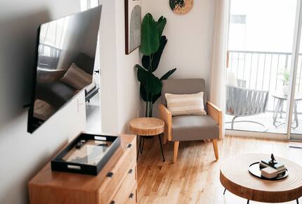 Japandi on Eighth | Three Bedroom near downtown, beach, and wineries! - Traverse City, Michigan