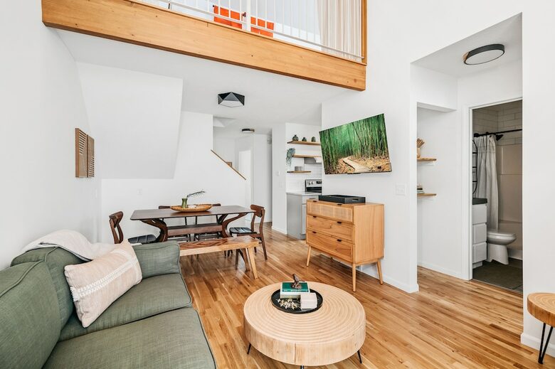 Japandi on Eighth | Three Bedroom near downtown, beach, and wineries! - Traverse City, Michigan