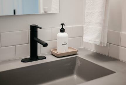 Japandi on Eighth | Three Bedroom near downtown, beach, and wineries! - Traverse City, Michigan