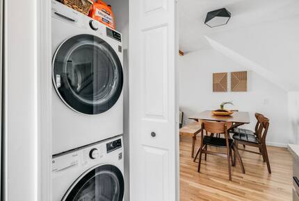 Japandi on Eighth | Three Bedroom near downtown, beach, and wineries! - Traverse City, Michigan