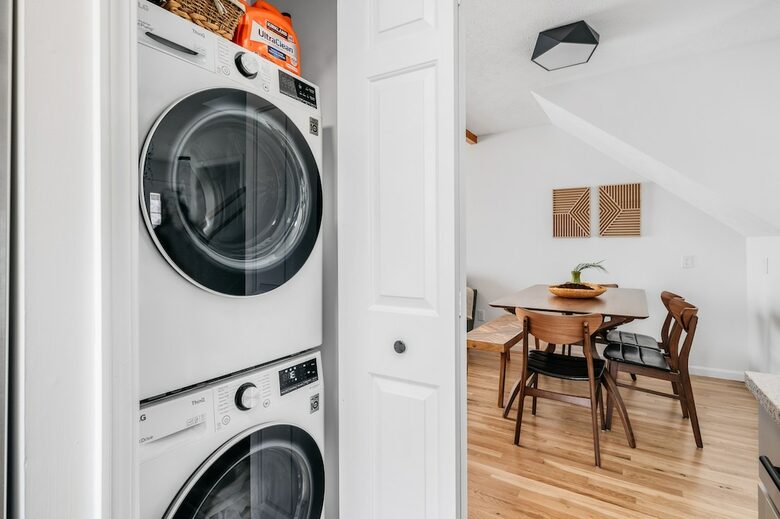 Japandi on Eighth | Three Bedroom near downtown, beach, and wineries! - Traverse City, Michigan