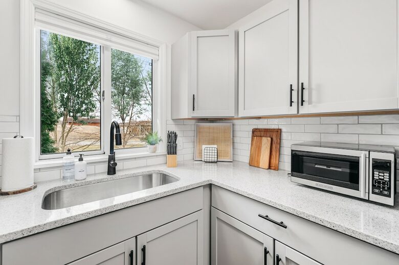 Japandi on Eighth | Three Bedroom near downtown, beach, and wineries! - Traverse City, Michigan