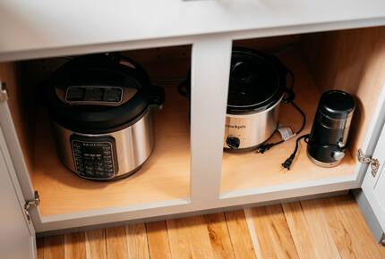 Japandi on Eighth | Three Bedroom near downtown, beach, and wineries! - Traverse City, Michigan