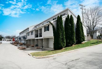 Japandi on Eighth | Three Bedroom near downtown, beach, and wineries! - Traverse City, Michigan