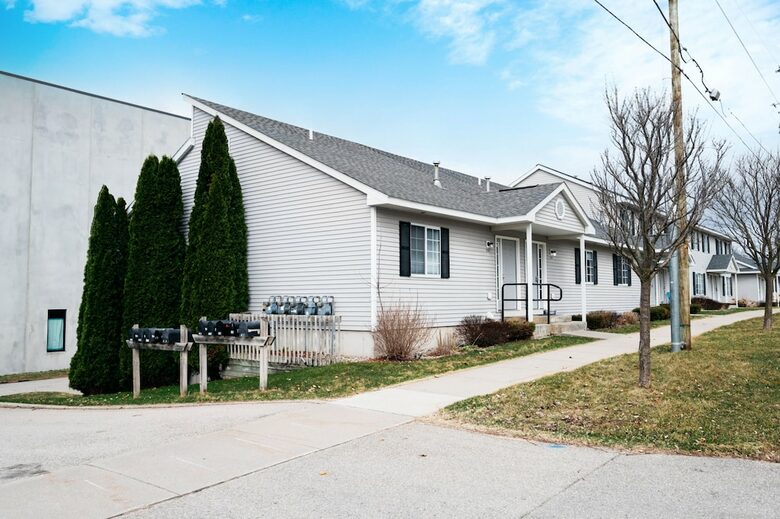 Japandi on Eighth | Three Bedroom near downtown, beach, and wineries! - Traverse City, Michigan
