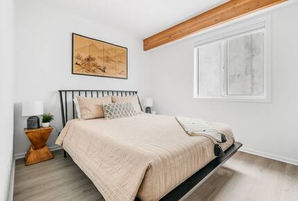 Japandi on Eighth | Three Bedroom near downtown, beach, and wineries! - Traverse City, Michigan