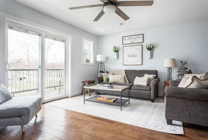 Hygge at Walnut Three Bedroom Chic Townhouse - Traverse City, Michigan