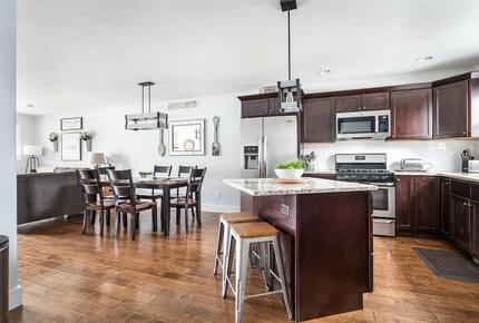 Hygge at Walnut Three Bedroom Chic Townhouse - Traverse City, Michigan