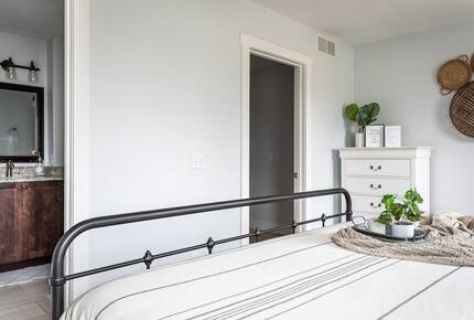 Hygge at Walnut Three Bedroom Chic Townhouse - Traverse City, Michigan