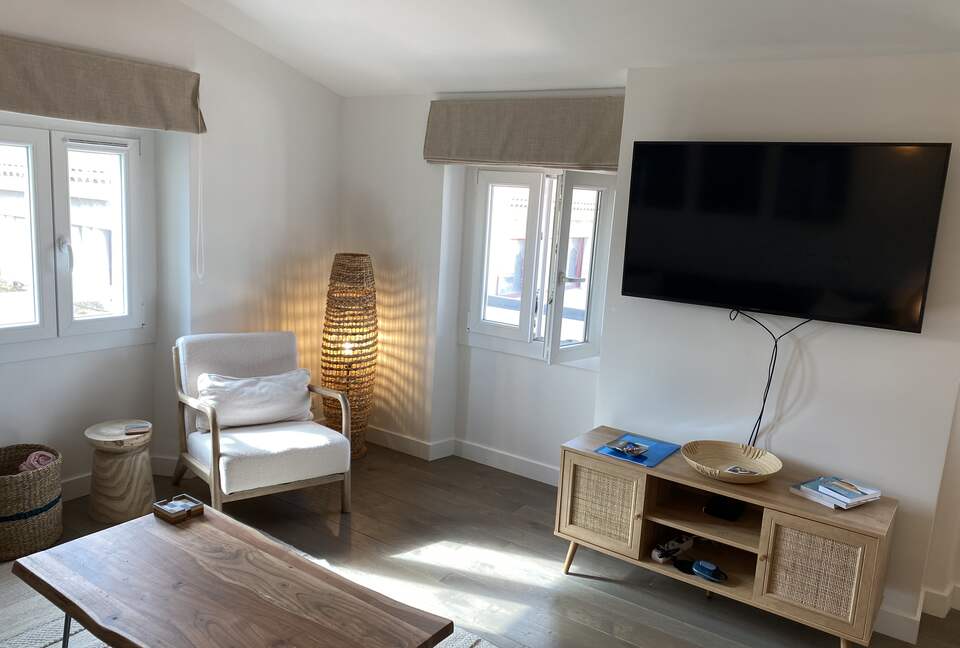 Rare Three Bedroom in Old Antibes - Antibes, France