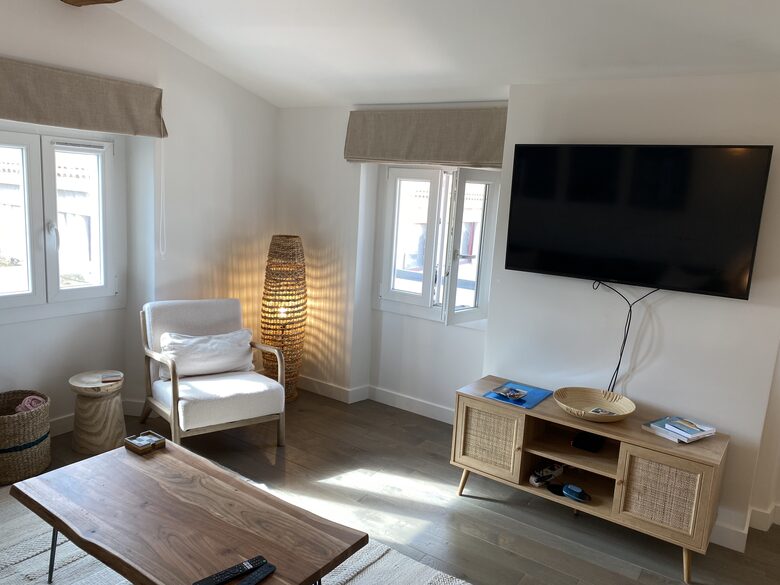 Rare Three Bedroom in Old Antibes - Antibes, France
